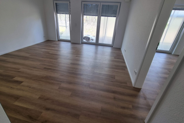 Designbelag verklebt mit Fussleiste